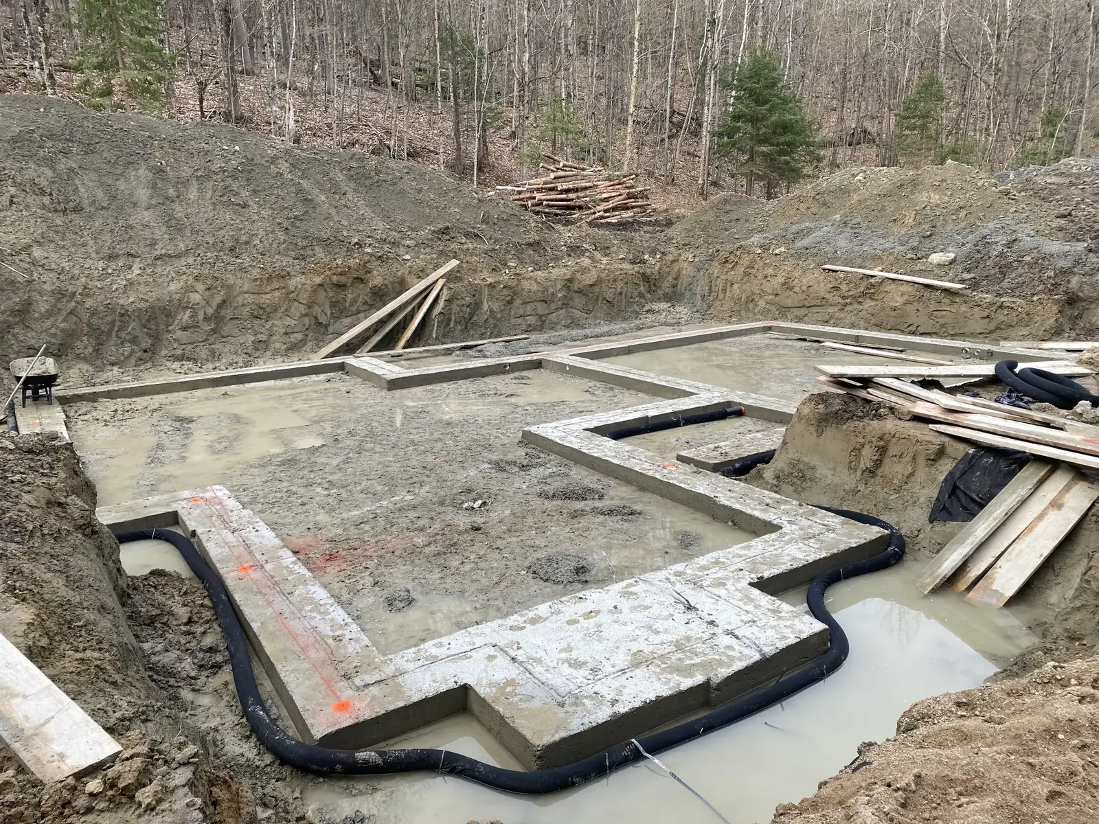 Fondation en béton coulée par BEGIN Construction